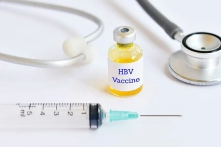 Tiêm phòng vaccine viêm gan B để tạo lá chắn thép bảo vệ sức khỏe, tránh mắc virus HBV.