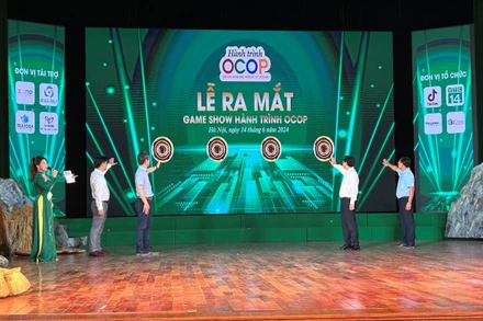 Các đại biểu chứng kiến lễ ra mắt chương trình.