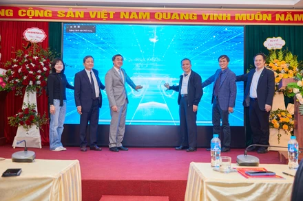 Các đại biểu cùng khởi động thành lập chi Hội, hội vận động hiến mô, bộ phận cơ thể người tại Bệnh viện Phổi Trung ương.