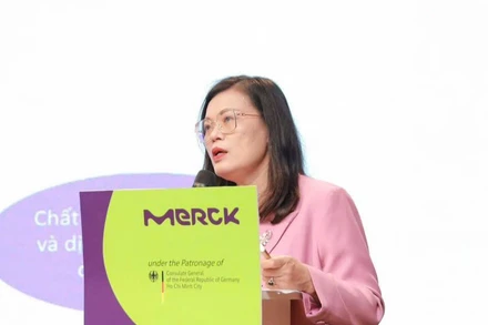 Phó Giáo sư, Tiến sĩ, bác sĩ Hoàng Thị Diễm Tuyết, Giám đốc Bệnh viện Hùng Vương phát biểu.