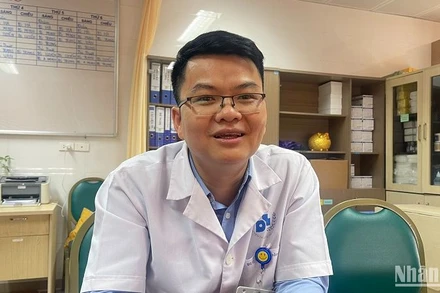 Bác sĩ chuyên khoa 2 Nguyễn Quang Minh, Phó Trưởng Khoa Tế bào gốc, Bệnh viện Da liễu Trung ương.