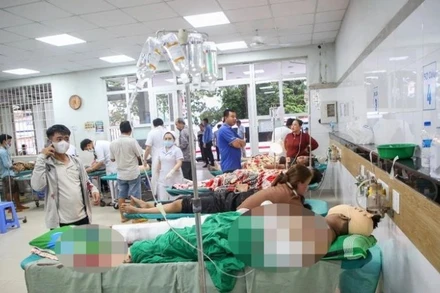 Đến chiều 23/12, Khoa Cấp cứu Bệnh viện đa khoa tỉnh Tây Ninh tiếp nhận năm ca bị thương liên quan đến vụ việc. (Ảnh: Giang Phương/TTXVN)