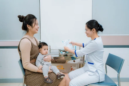 Cha mẹ cần bảo vệ an toàn cho trẻ nhỏ trong dịp nghỉ lễ. (Ảnh minh họa)