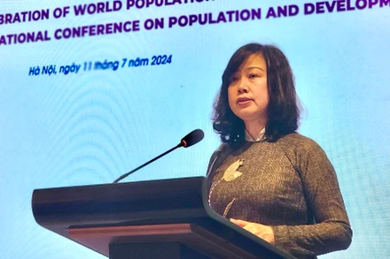 Bà Đào Hồng Lan, Ủy viên Ban Chấp hành Trung ương đảng, Bộ trưởng Y tế, Phó trưởng ban thường trực Ban Chỉ đạo Quốc gia Dân số và Phát triển phát biểu tại lễ.