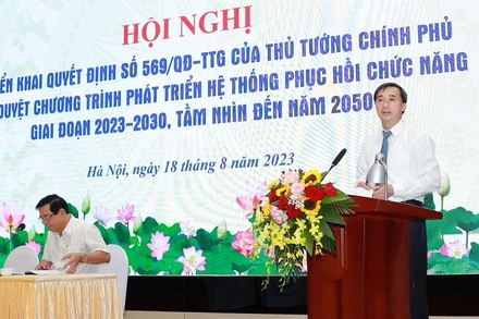 Giáo sư, Tiến sĩ Trần Văn Thuấn, Thứ trưởng Y tế phát biểu tại hội nghị.