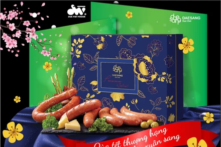 Người tiêu dùng thích thú với nhiều lựa chọn set quà Đức Việt trong Tết 2023