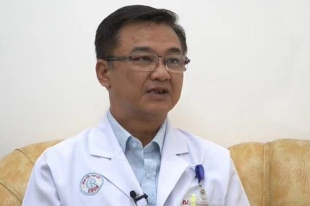 TS, BS Lê Quốc Hùng, Trưởng Khoa Bệnh nhiệt đới, Bệnh viện Chợ Rẫy.