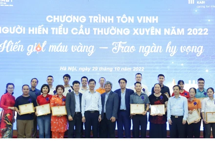 Tôn vinh 250 người hiến tiểu cầu thường xuyên năm 2022.