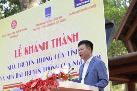 Ông Lê Cự Tân, Tổng Giám đốc PVFCCo phát biểu tại lễ Khánh thành ông trình “Nhà truyền thống của Tỉnh ủy Đắk Lắk” và “Nhà dài truyền thống của người Ê đê".