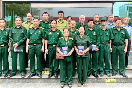 Tiêm miễn phí vaccine cúm cho các cựu chiến binh, người có công với cách mạng.