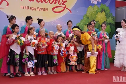 Những nghệ sĩ đặc biệt trên sân khấu Trung thu yêu thương.