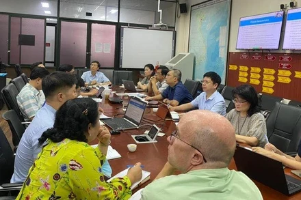 Lãnh đạo Bộ Y tế, Văn phòng WHO tại Việt Nam, US CDC tại Việt Nam và các vụ, cục, viện đã họp khẩn cấp để bàn phương án ứng phó dịch.