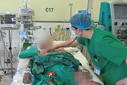 Bệnh nhân nằm điều trị tại Bệnh viện Bệnh Nhiệt đới Trung ương.