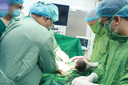 Chị P. hạ sinh bé trai khỏe mạnh, nặng 3,2kg theo phương pháp mổ lấy thai.