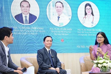 Phó Giáo sư, Tiến sĩ Phạm Cẩm Phương chia sẻ thông tin chuyên môn. (Ảnh: THÀNH ĐẠT)