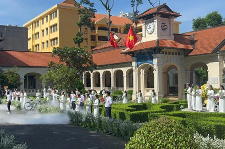 Chương trình tưởng nhớ nhà văn Lê Văn Nghĩa được tổ chức tại Trường THPT chuyên Lê Hồng Phong.