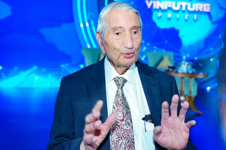 Giáo sư Gurdev Singh Khush, Đại học California, Davis, Hoa Kỳ chia sẻ về hành trình nghiên cứu giống lúa trị bệnh. 