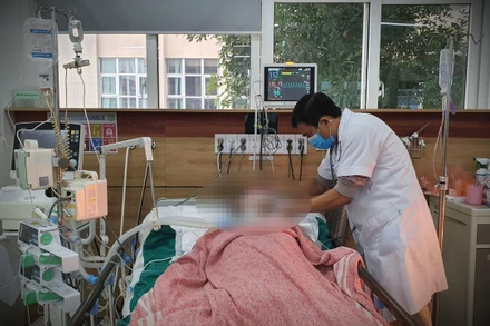 Bệnh nhân ngộ độc rượu methanol.