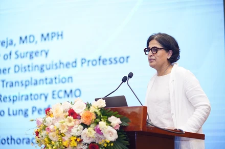 Giáo sư Jasleen Kukreja chia sẻ về chủ đề “Tổng quan về tình hình ghép phổi tại Đại học California, San Francisco, Hoa Kỳ”.