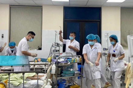 Cấp cứu bệnh nhân ngộ độc lá ngón.