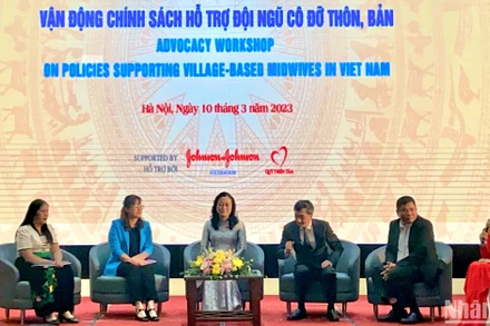 Các đại biểu tham dự tọa đàm.