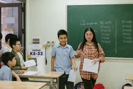 Các bạn học sinh tham gia kỳ thi khảo sát đánh giá năng lực. 