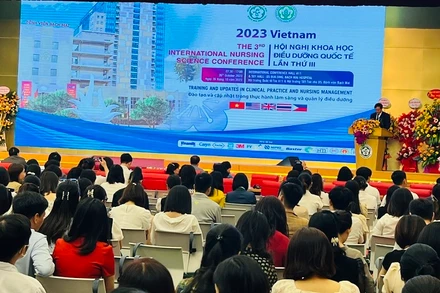 Phó Giáo sư, Tiến sĩ Đào Xuân Cơ, Giám đốc Bệnh viện Bạch Mai phát biểu tại hội nghị. 