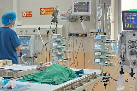 Bệnh nhi nằm điều trị tại Bệnh viện đa khoa Đức Giang.