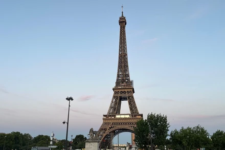 Paris ước tính sẽ đón 33 triệu lượt du khách Pháp và quốc tế trong năm 2022, so với 19 triệu trong năm 2021 và 38 triệu vào năm 2019. 