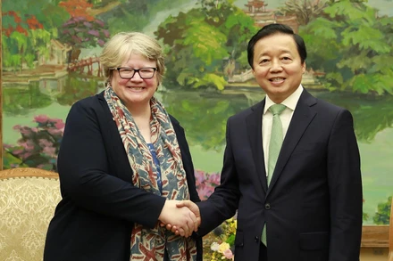 Phó Thủ tướng Trần Hồng Hà tiếp Bộ trưởng Môi trường, Thực phẩm và Các vấn đề nông thôn Liên hiệp Vương quốc Anh Thérèse Coffey. (Ảnh: TTXVN)