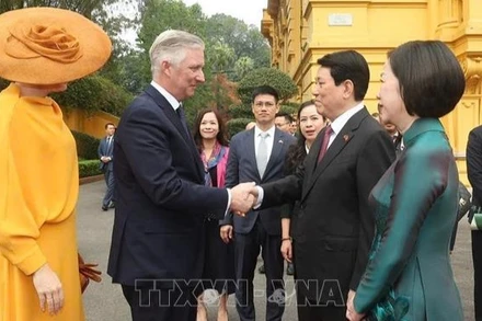 Chủ tịch nước Lương Cường và Phu nhân đón Nhà vua Vương quốc Bỉ Philippe và Hoàng hậu, sáng 1/4/2025. (Ảnh: LÂM KHÁNH/TTXVN)