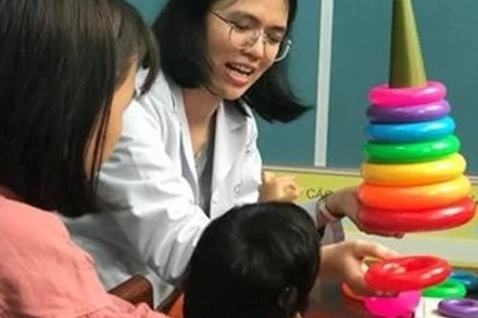 Can thiệp chậm nói cho trẻ. (Ảnh minh họa)