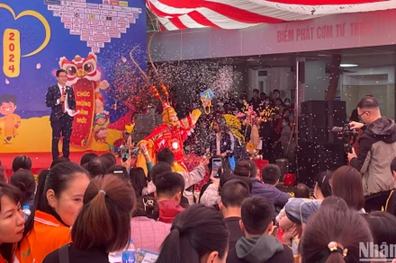 Hàng nghìn bệnh nhi thưởng thức chương trình "Xuân yêu thương" tại Bệnh viện Nhi Trung ương sáng 3/2.