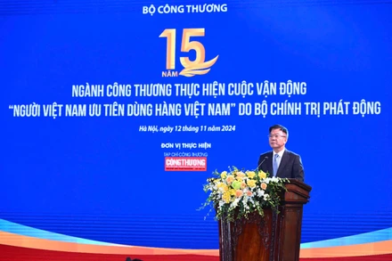 Phó Thủ tướng Chính phủ Lê Thành Long đánh giá cao, biểu dương và nhiệt liệt chúc mừng những kết quả quan trọng ngành Công Thương đã đạt được trong triển khai Cuộc vận động “Người Việt Nam ưu tiên dùng hàng Việt Nam”.
