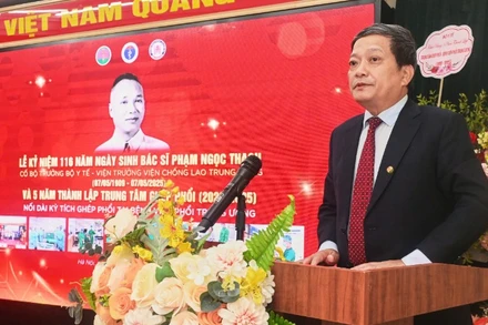Tiến sĩ, bác sĩ cao cấp, Thầy thuốc ưu tú Đinh Văn Lượng, Giám đốc Bệnh viện Phổi Trung ương phát biểu tại lễ kỷ niệm. (Ảnh: T.H)
