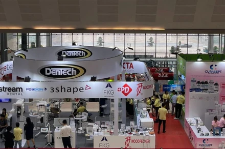 232 gian hàng tham gia triển lãm.