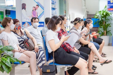 Bộ Y tế khuyến khích người dân đeo khẩu trang khi đến nơi công cộng, đông người