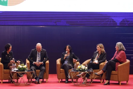 Các thành viên Hội đồng giải thưởng VinFuture chia sẻ về những thách thức với các nhà khoa học nữ.