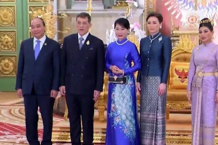 Chủ tịch nước Nguyễn Xuân Phúc và Phu nhân hội kiến Nhà Vua Maha Vajiralongkorn và Hoàng hậu. (Ảnh: VOV)