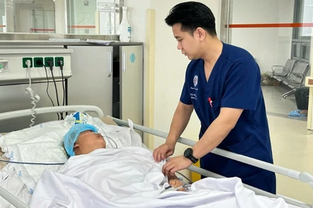 Bệnh nhân nằm điều trị tại Bệnh viện Trung ương Quân đội 108.