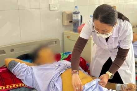 Bệnh nhân vàng da do ngừng điều trị viêm gan B. 