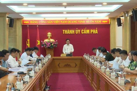 Ban Thường vụ Thành ủy Cẩm Phả họp triển khai công việc.
