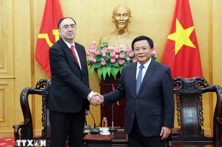 Giám đốc Học viện Chính trị Quốc gia Hồ Chí Minh Nguyễn Xuân Thắng tiếp Đại sứ Armenia tại Việt Nam Suren Baghdasaryan. (Ảnh: Phạm Kiên/TTXVN)