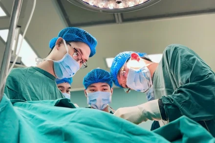 Các bác sĩ phẫu thuật 