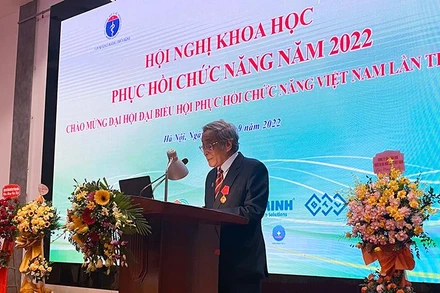 Phó Giáo sư, Tiến sĩ, Thầy thuốc nhân dân Trần Trọng Hải, Chủ tịch Hội Phục hồi chức năng phát biểu khai mạc. 