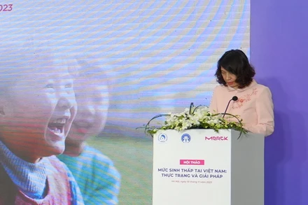 Thứ trưởng Y tế Nguyễn Liên Hương phát biểu tại hội thảo.