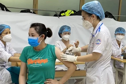 Tiêm vaccine phòng Covid-19.