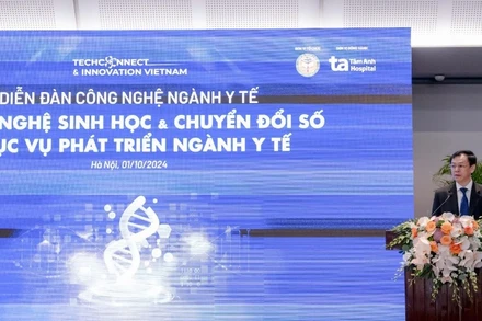Tiến sĩ, bác sĩ Nguyễn Tri Thức, Thứ trưởng Y tế phát biểu tại diễn đàn.