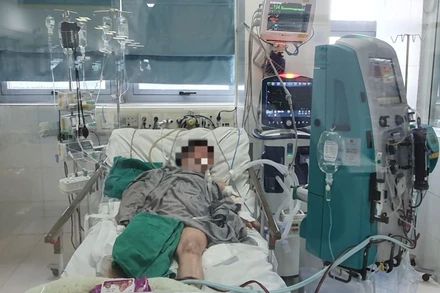 Cụ bà nặng nhất đang được điều trị tại Khoa Hồi sức tích cực.