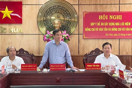 Phó Trưởng Ban Tuyên giáo Trung ương Phan Xuân Thủy phát biểu tại buổi làm việc tại tỉnh Long An.